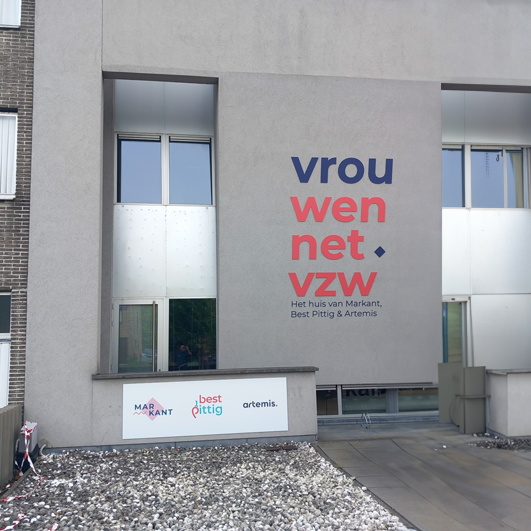 Gevelaankleding vrouwennet vzw Artemis